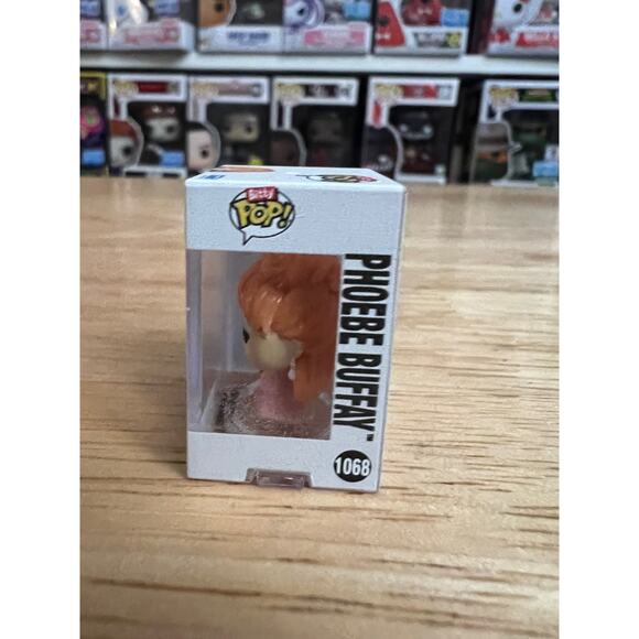 HYPER RARE CHASE BITTY Phoebe Buffay Music Video Friends 1" Funko Pop #1068 TV - Picture 4 of 6